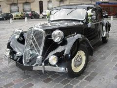 Louer une CITROËN Traction 15/6 de 1949 (Photo 0)