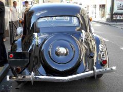 Louer une CITROËN Traction 15/6 de de 1949 (Photo 5)