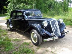 Louer une CITROËN Traction 15/6 de 1949 (Photo 1)