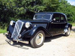 Louer une CITROËN Traction 15/6 de de 1949 (Photo 2)