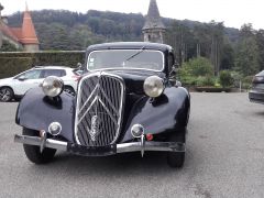 Louer une CITROEN Traction 15/6 de 1949 (Photo 2)