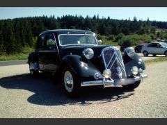 Louer une CITROËN Traction 15/6 de de 1949 (Photo 2)