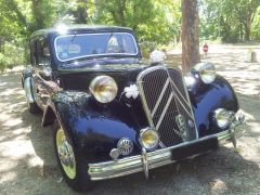 Louer une CITROËN Traction 15/6 de de 1950 (Photo 2)