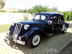 Louer une CITROËN Traction 15/6 de de 1950 (Photo 3)