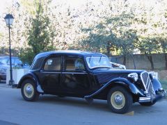 Louer une CITROËN Traction 15/6 de de 1950 (Photo 1)