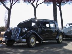 Louer une CITROËN Traction 15/6 de de 1950 (Photo 2)