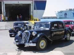 Louer une CITROËN Traction 15/6 de de 1950 (Photo 3)