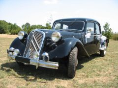 Louer une CITROËN Traction 15/6 de de 1951 (Photo 2)