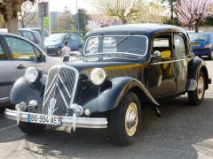 Louer une CITROËN Traction 15/6 de de 1951 (Photo 1)