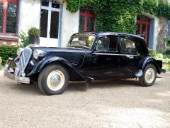 Louer une CITROËN Traction 15/6 de 1951 (Photo 0)