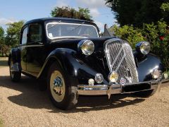 Louer une CITROËN Traction 15/6 de de 1951 (Photo 2)