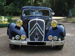 Louer une CITROËN Traction 15/6 de de 1951 (Photo 4)