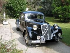 Louer une CITROËN Traction 15/6 de 1951 (Photo 0)