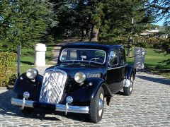 Louer une CITROËN Traction 15/6 de de 1952 (Photo 2)