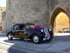 Louer une CITROËN Traction 15/6 de de 1952 (Photo 1)