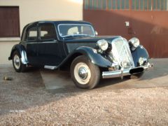 Louer une CITROËN Traction 15/6 de 1953 (Photo 0)