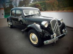 Louer une CITROËN Traction 15/6 de 1953 (Photo 1)