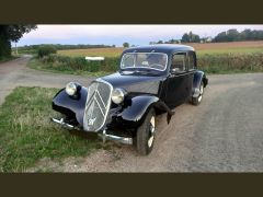 Louer une CITROËN Traction  de de 1950 (Photo 2)