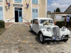 Louer une CITROËN Traction  de de 1954 (Photo 3)