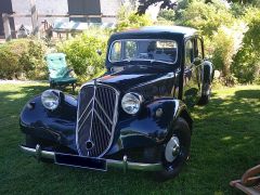 Louer une CITROËN Traction Avant 11 BL de 1956 (Photo 2)