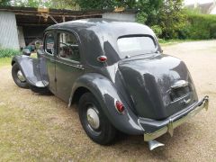 Louer une CITROËN Traction Avant 11BL de de 1956 (Photo 3)