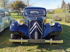 Louer une CITROËN Traction Avant de de 1952 (Photo 1)