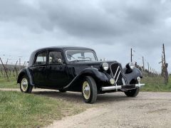 Louer une CITROËN Traction Avant de 1953 (Photo 2)