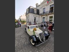 Louer une CITROËN Traction découvrable de de 1954 (Photo 2)