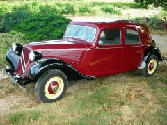 Louer une CITROËN Traction de 1952 (Photo 1)