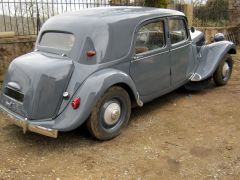 Louer une CITROËN Traction de de 1956 (Photo 2)