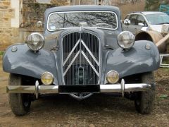 Louer une CITROËN Traction de de 1956 (Photo 3)