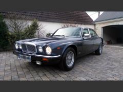 Louer une DAIMLER Double Six de de 1990 (Photo 1)