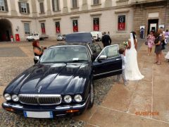 Louer une DAIMLER Super V8 de de 1998 (Photo 1)