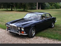 Louer une DAIMLER XJ6 de de 1972 (Photo 1)