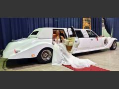 Louer une EXCALIBUR Lincoln Town Car de de 1984 (Photo 1)