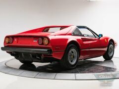 Louer une FERRARI 308 GTS de de 1978 (Photo 3)