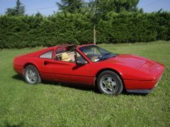 Louer une FERRARI 328 GTS de de 1986 (Photo 1)