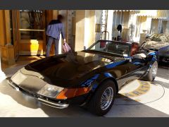 Louer une FERRARI 365 GTS de de 1979 (Photo 1)