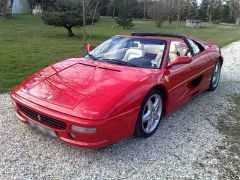 Louer une FERRARI F 355 GTS (400CV) de de 1995 (Photo 1)