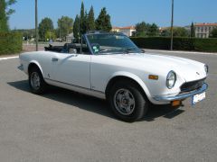 Louer une FIAT 124 Spider 2000 de de 1980 (Photo 2)