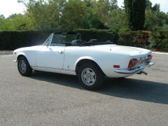 Louer une FIAT 124 Spider 2000 de de 1980 (Photo 4)