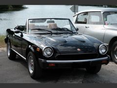 Louer une FIAT 124 Spider de de 1980 (Photo 1)