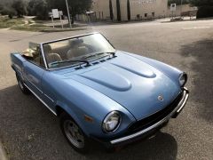 Louer une FIAT 124 spider de de 1981 (Photo 2)
