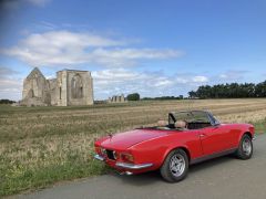 Louer une FIAT 124 Sport Spider de de 1978 (Photo 2)