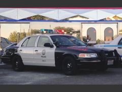 Louer une FORD Crown Victoria Police de de 2001 (Photo 1)