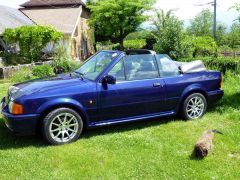 Louer une FORD Escort XR3i Hawaï de de 1990 (Photo 1)