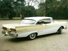 Louer une FORD Fairlane 500  de de 1958 (Photo 2)