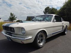 Louer une FORD Mustang 300 CV de de 1966 (Photo 2)