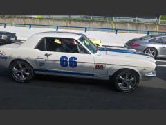 Louer une FORD Mustang 340 CV de de 1966 (Photo 1)