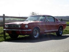 Louer une FORD Mustang Fastback de de 1965 (Photo 2)